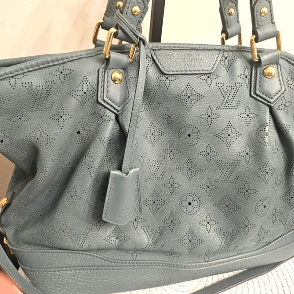 Louis Vuitton Mahina Cirrus PM Tote in Blue – Strap, Lock & Key, Dustbag, COA - Picture 5 of 16